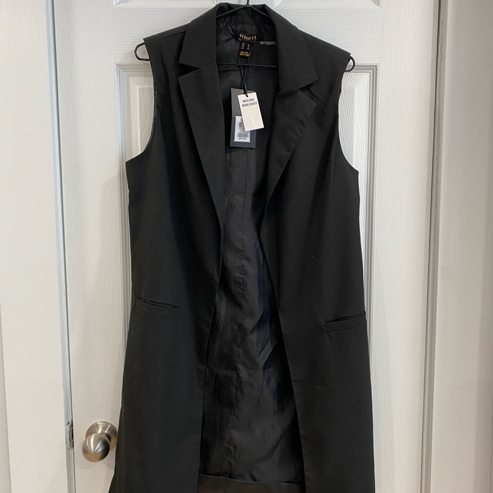 Long sleeveless blazer